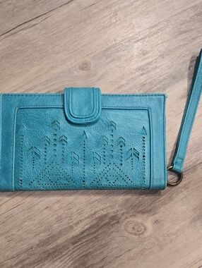 Teal Women's Wristlet Wallet with Laser-Cut Arrow Design